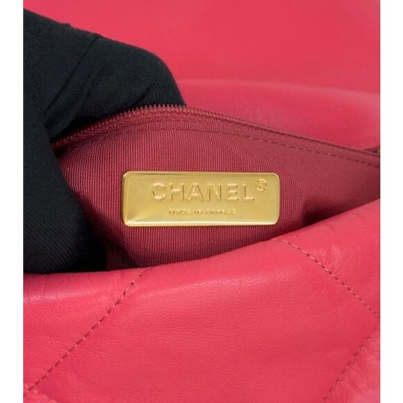 CHANEL Medium Pink 19 bags C-A22653 - Picture 9 of 11